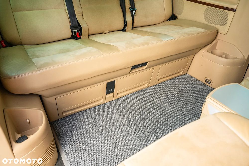 Volkswagen Multivan - 18