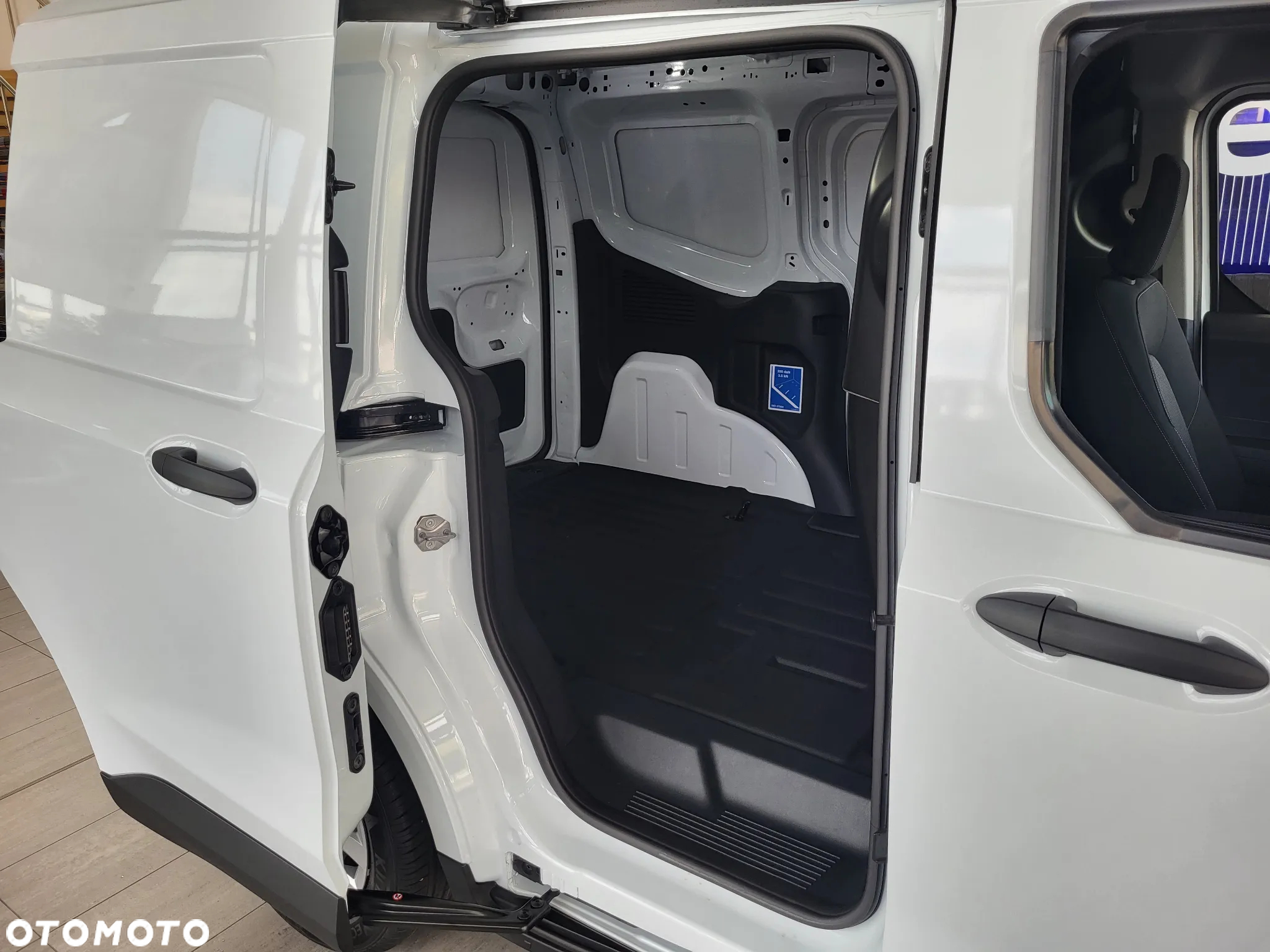 Ford Courier - 6