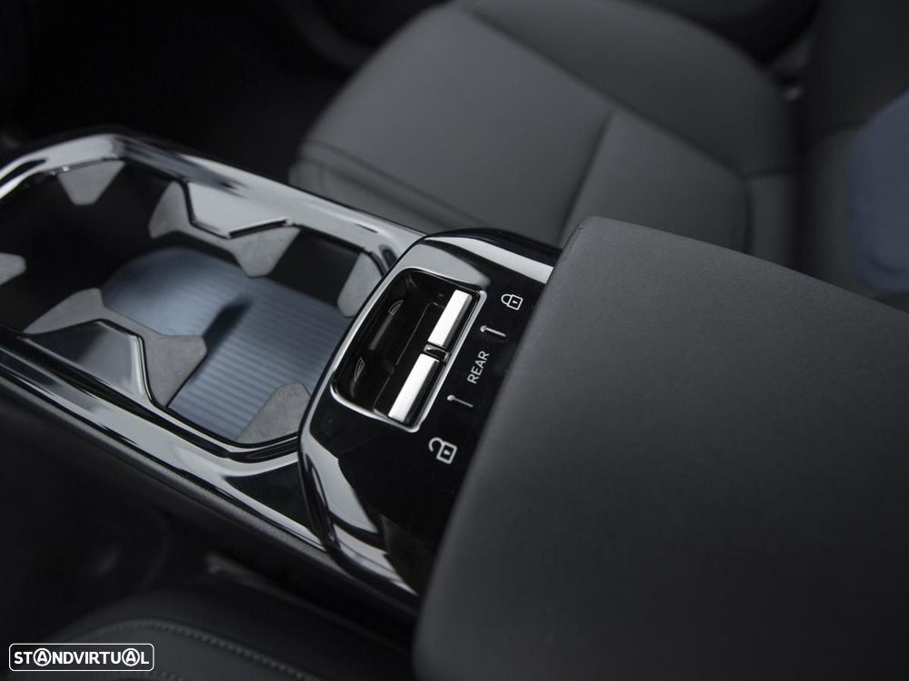 Volvo EX 30 Single Motor Extended Range RWD Core — fotografia 26