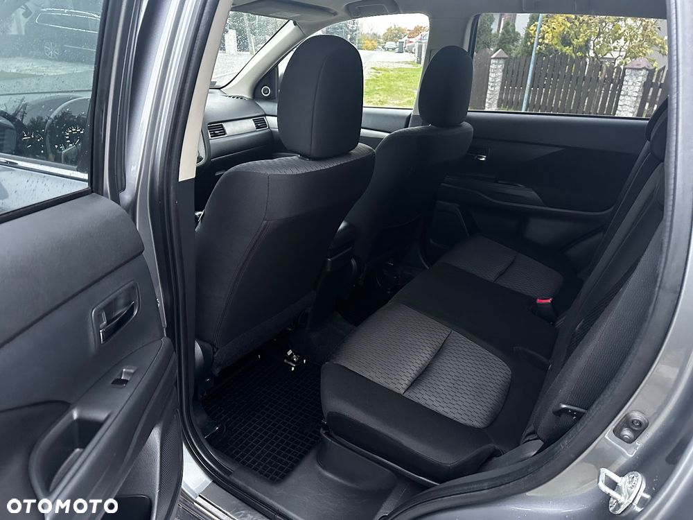 Mitsubishi Outlander 2.0 Instyle Navi - 23