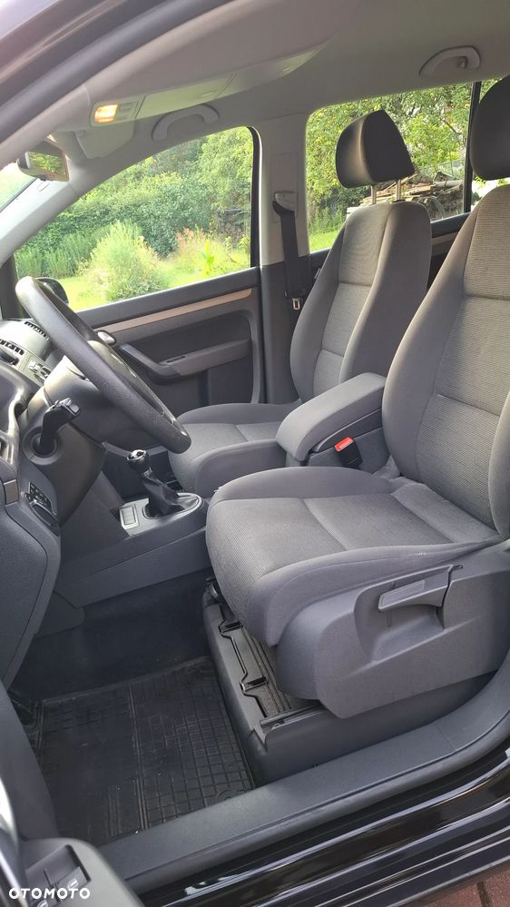 Volkswagen Touran 1.6 Conceptline - 14