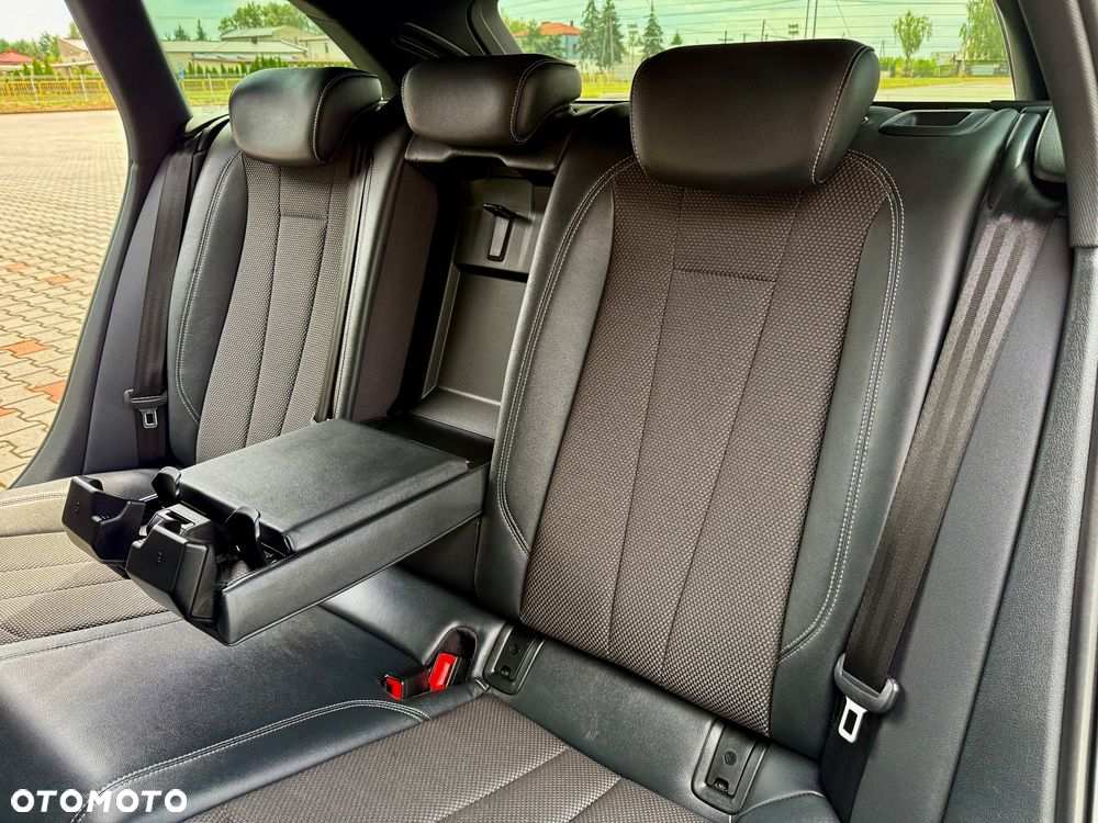 Audi A4 Avant 40 TFSI S tronic S line - 33