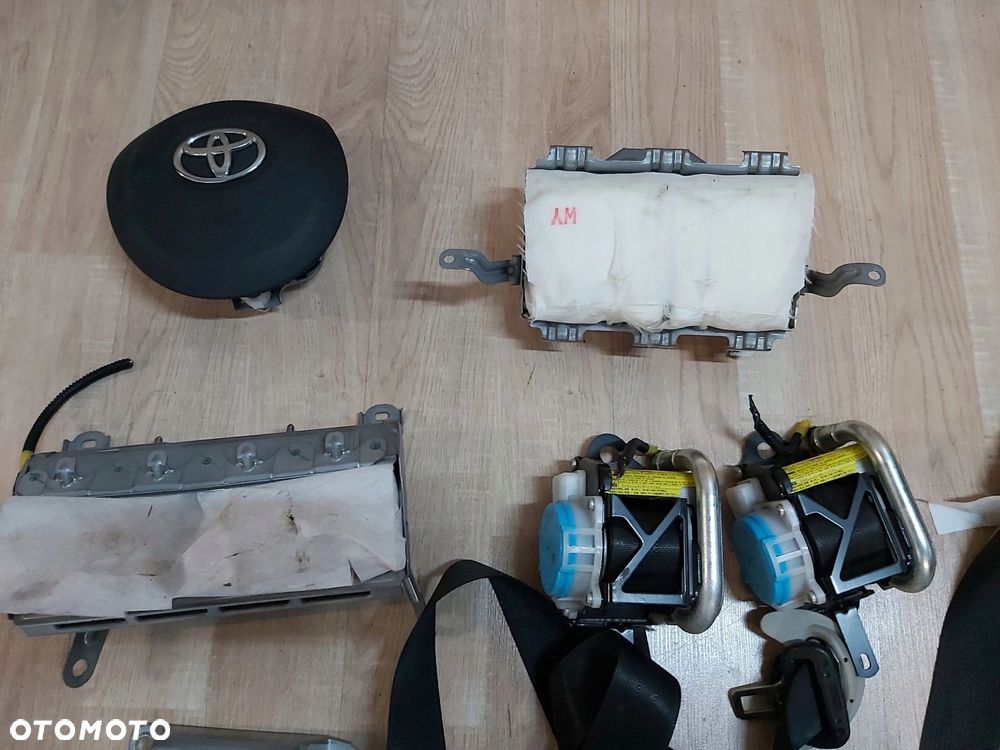 Toyota VERSO S poduszka kierowcy deska pas przód - 2