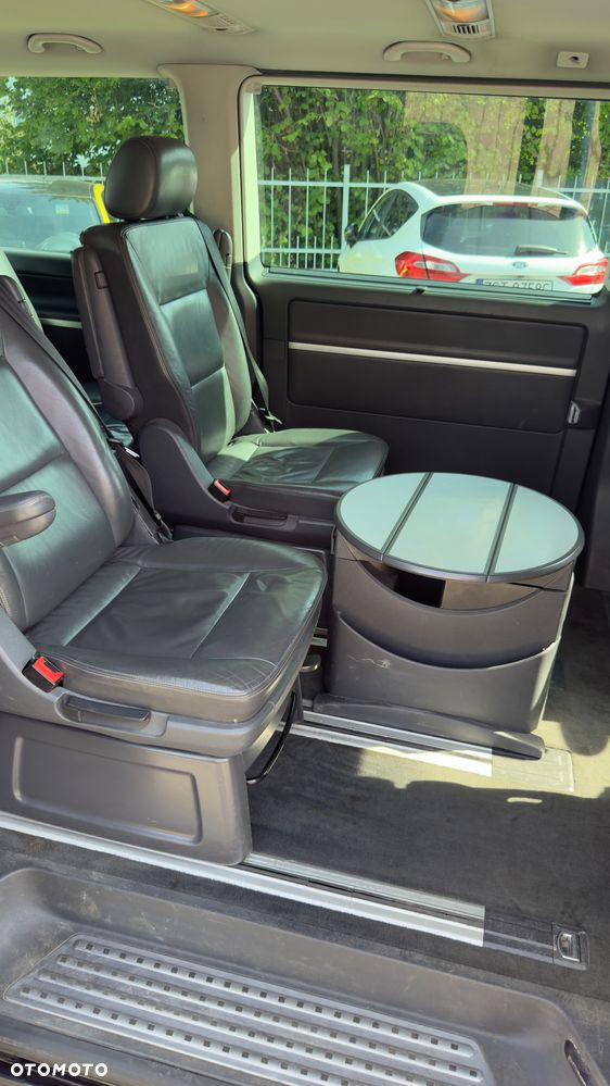 Volkswagen Multivan - 10