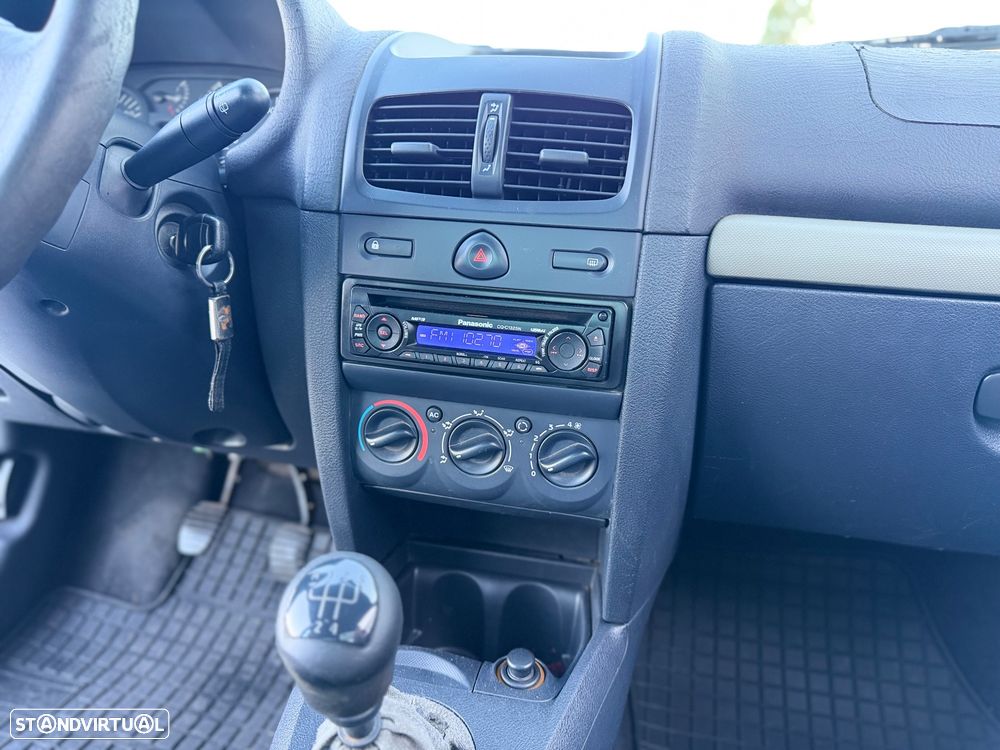 Renault Clio 1.5 DCI - 11