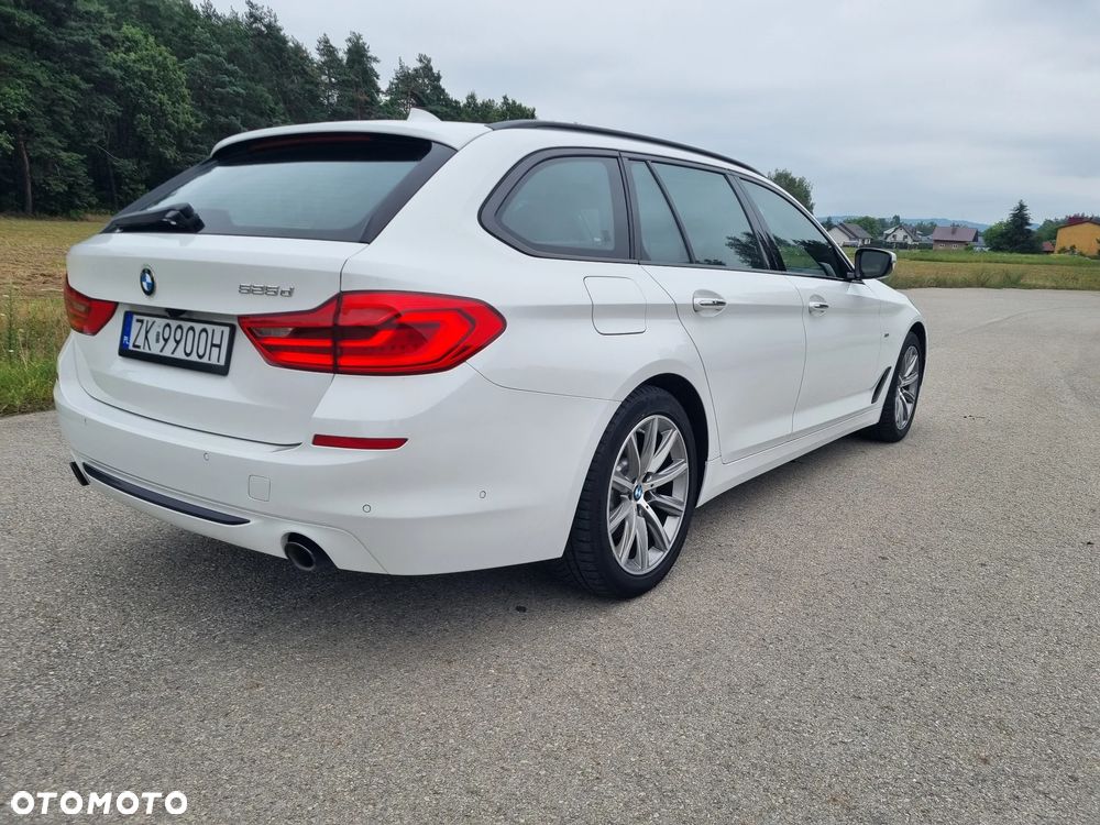 BMW Seria 5 525d Sport Line sport - 4