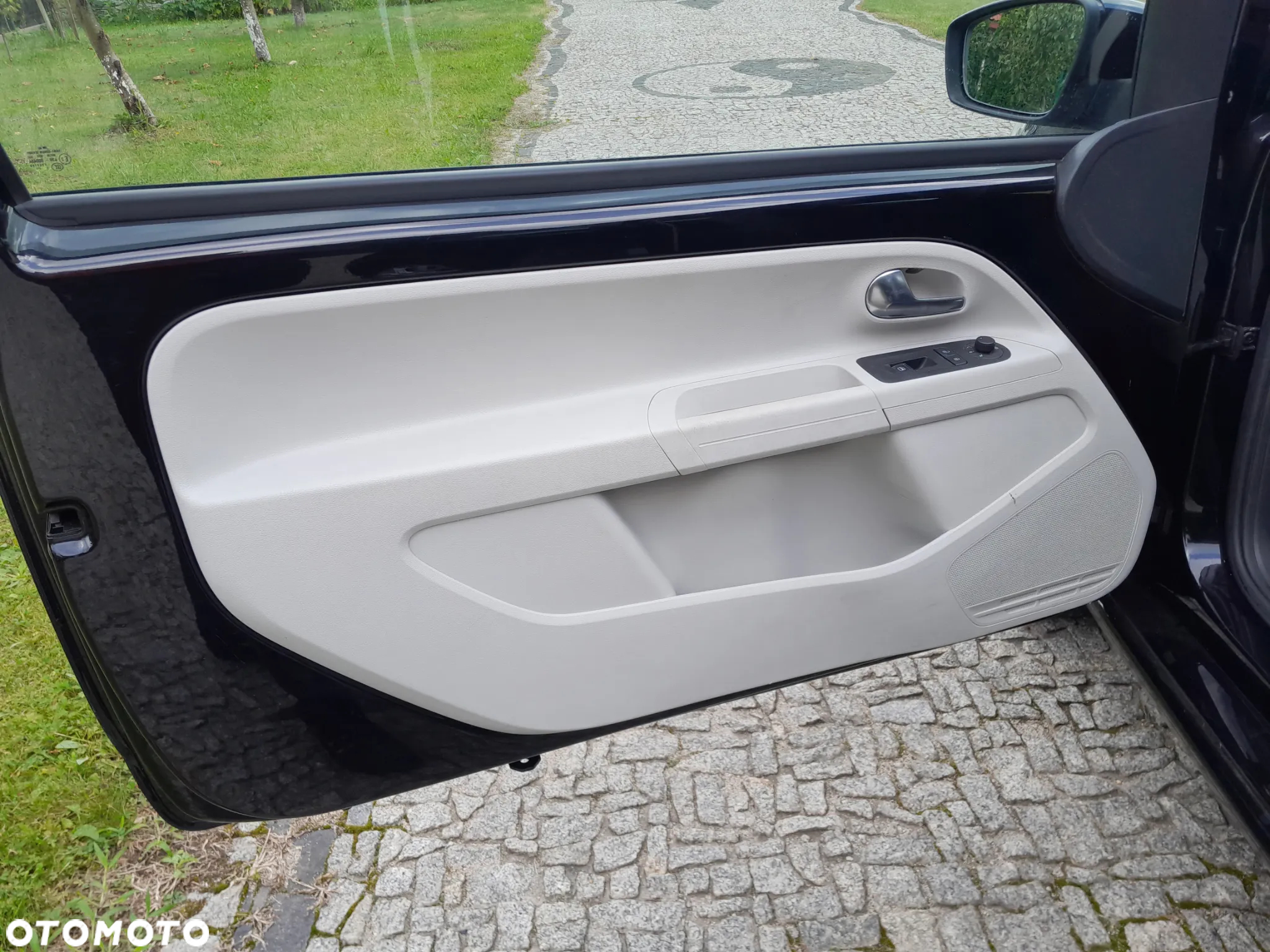 Volkswagen up! 1.0 high - 12