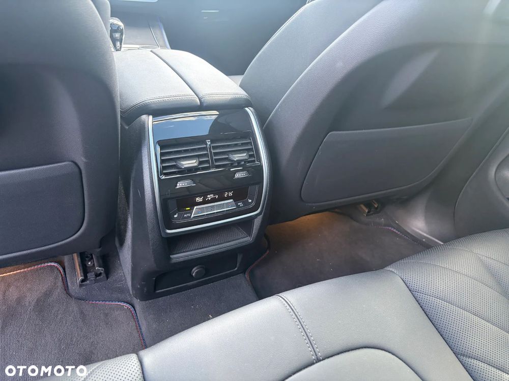 BMW X5 xDrive40i mHEV - 12
