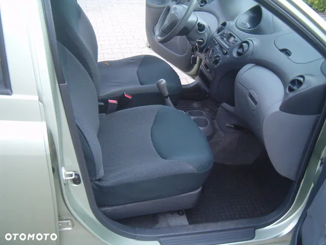 Toyota Yaris - 23