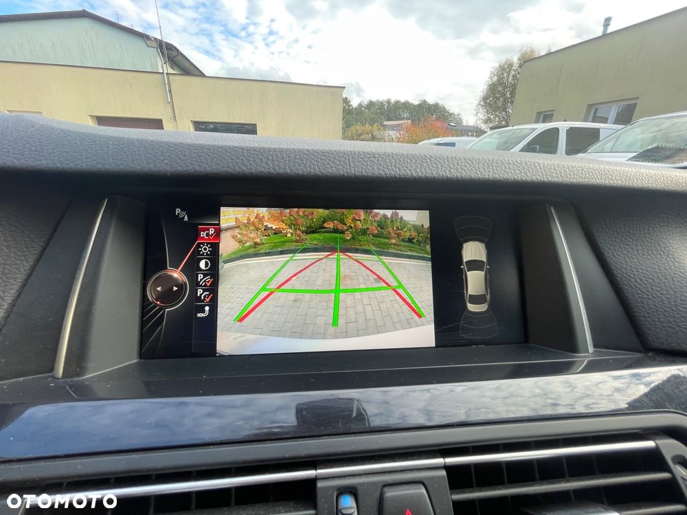 BMW Seria 5 525d xDrive - 18