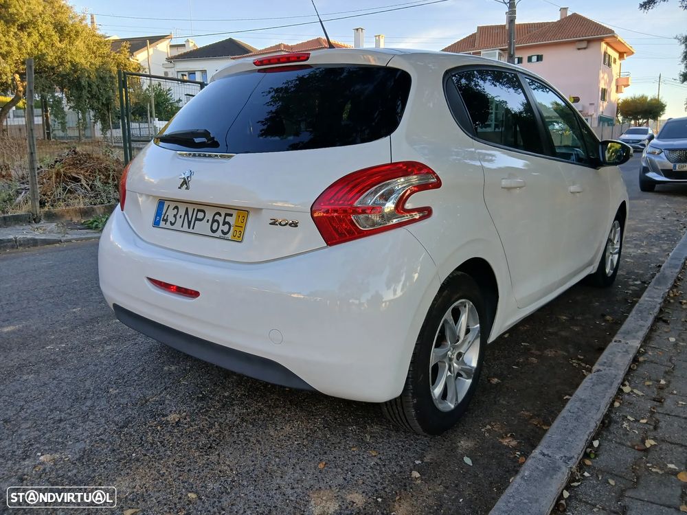 Peugeot 208 - 4
