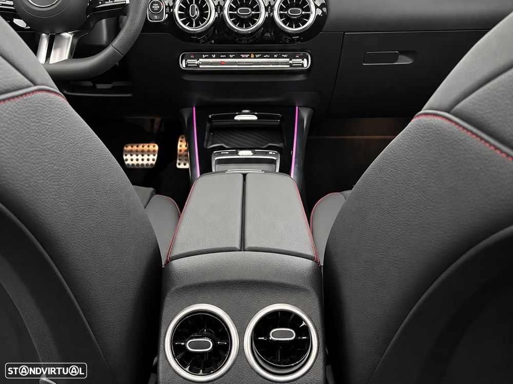 Mercedes-Benz GLA 200 d AMG Line — fotografia 21