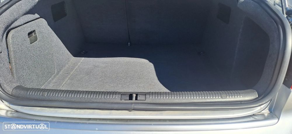 Audi A4 2.5 TDI quattro - 12