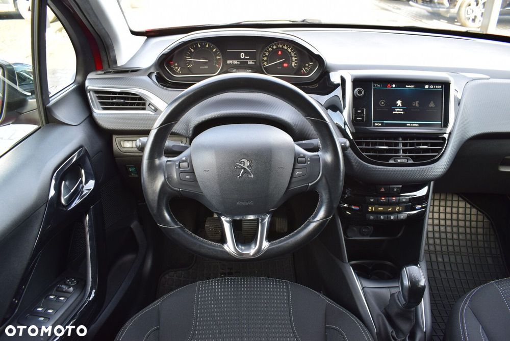 Peugeot 208 - 17