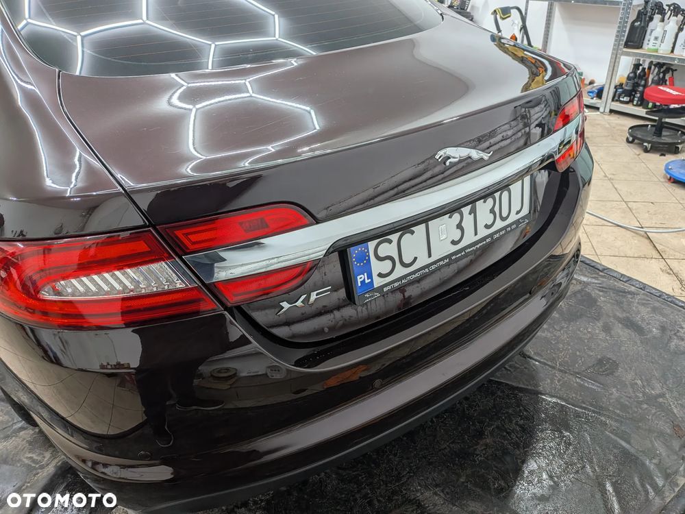 Jaguar XF 2.2 D Portfolio - 10