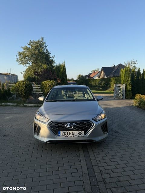 Hyundai IONIQ - 3