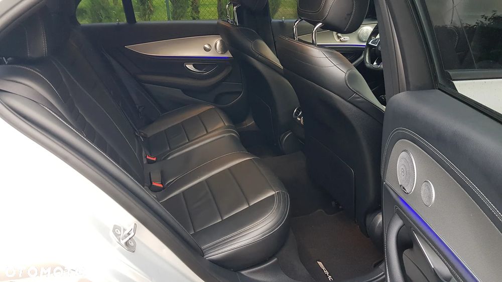 Mercedes-Benz Klasa E 220 d AMG - 33