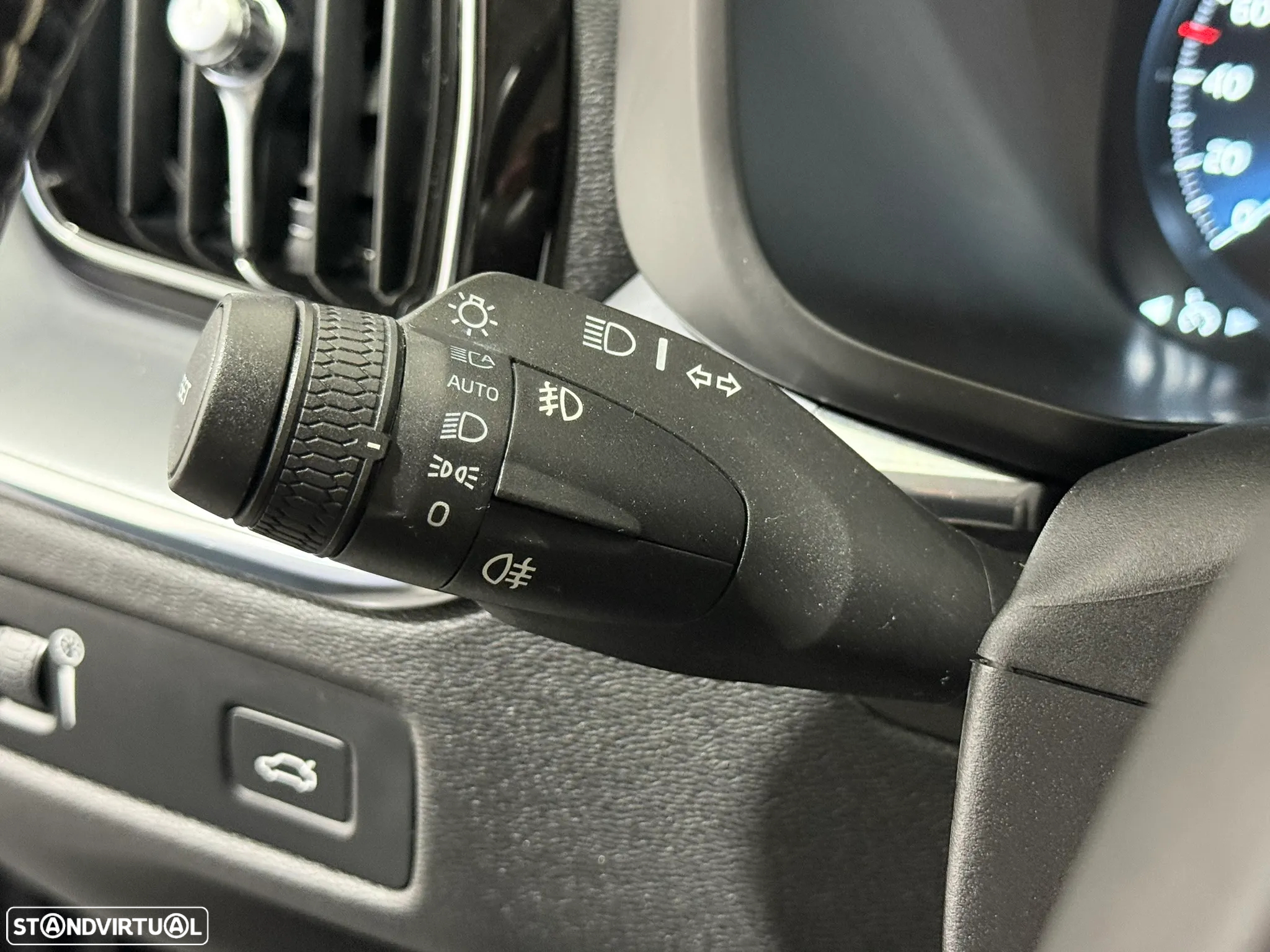 Volvo XC 60 2.0 D4 Momentum Plus - 23