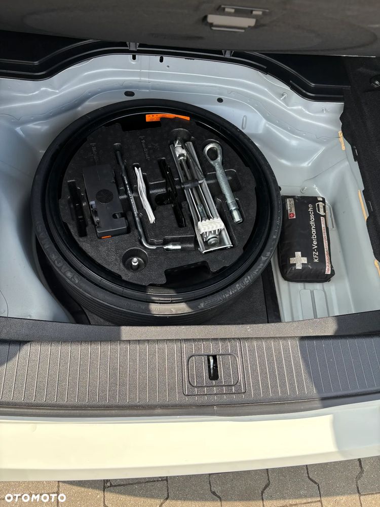 Mercedes-Benz Klasa E 63 AMG - 33