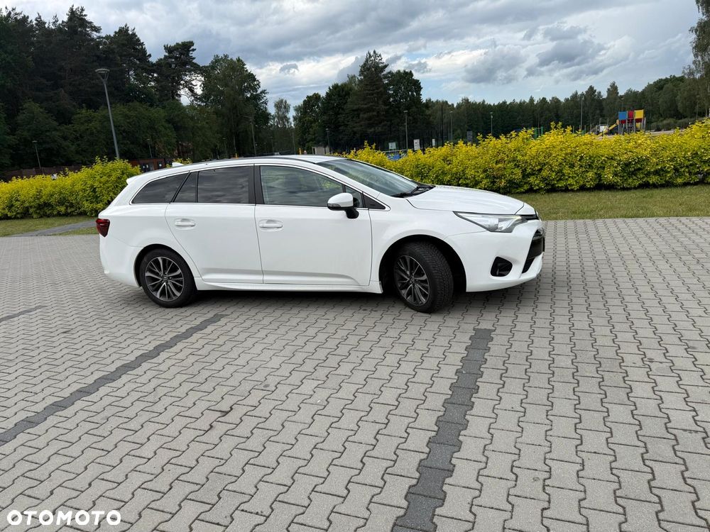 Toyota Avensis 2.0 D-4D Premium - 8