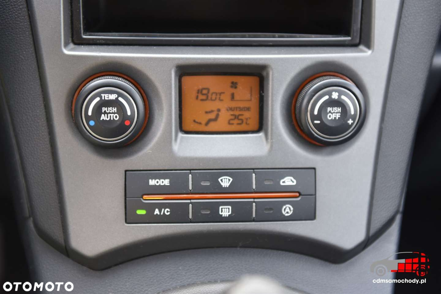 Kia Carens - 22