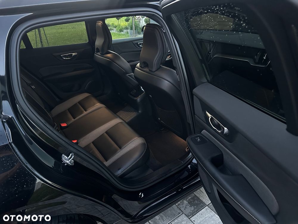 Volvo V60 T6 AWD Recharge Geartronic RDesign - 37