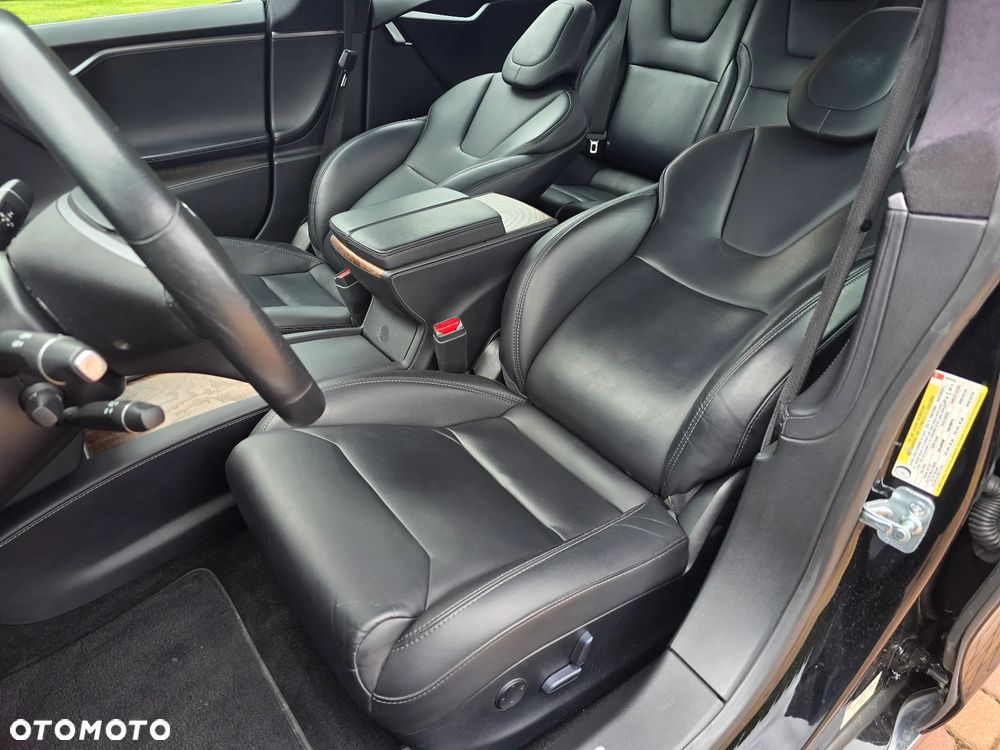 Tesla Model S - 21