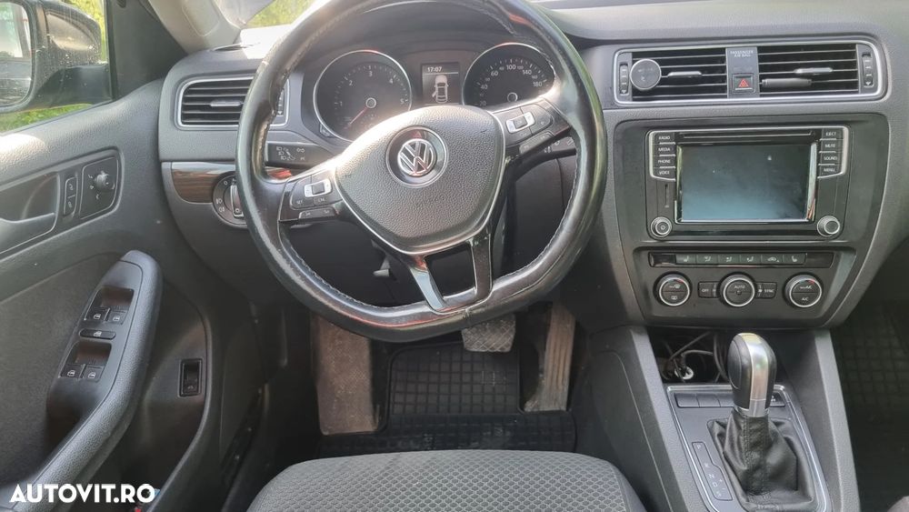 Volkswagen Jetta 2.0 TDI DSG Comfortline - 2