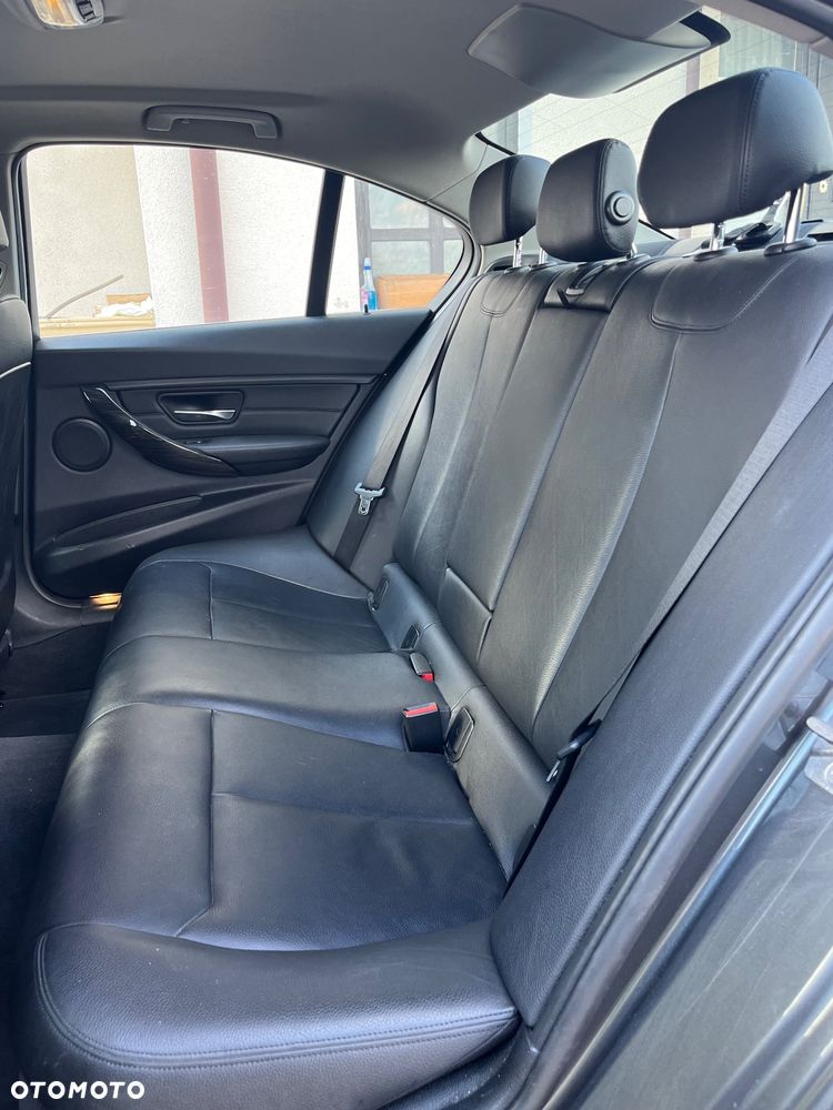 BMW Seria 3 318d xDrive Luxury Line - 10