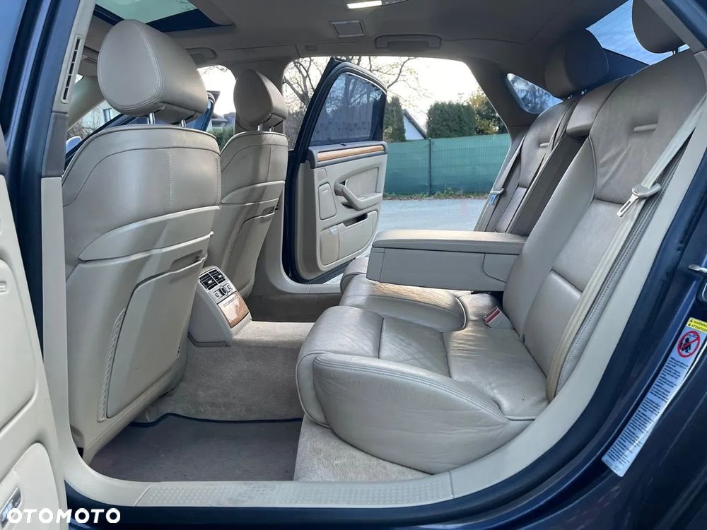 Audi A8 4.2 L Quattro - 8