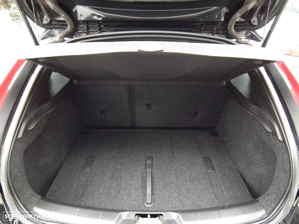 Volvo V40 2.0 D3 R-Design - 11