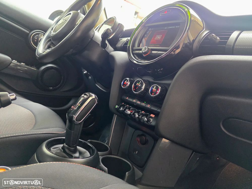 MINI 5 Portas Cooper D Auto - 51
