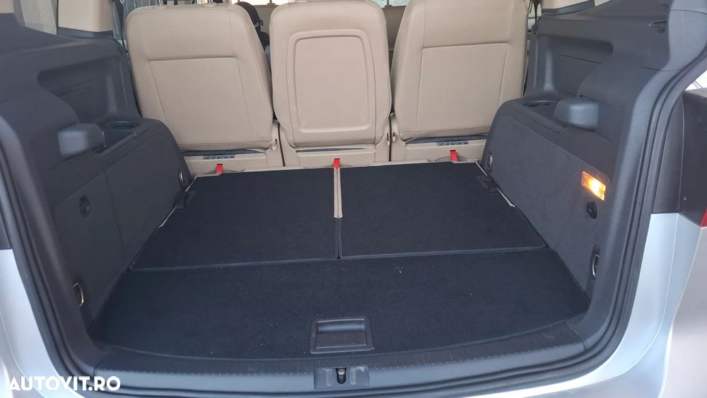 Volkswagen Touran 2.0 TDI DPF BlueMotion Technology DSG Comfortline - 10