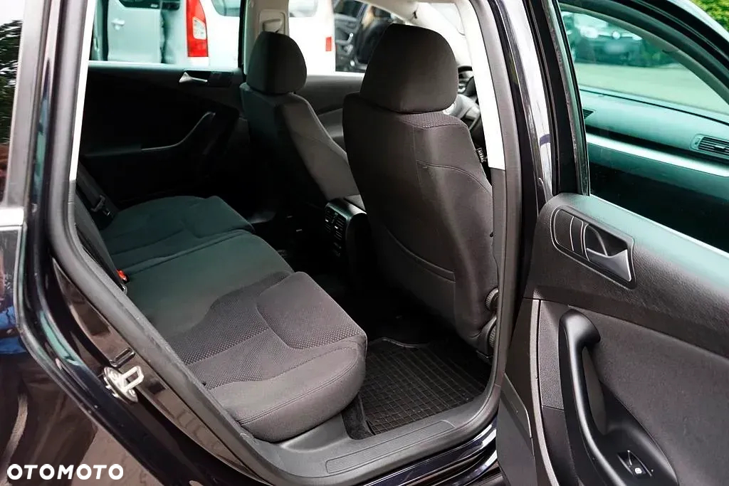 Volkswagen Passat - 17