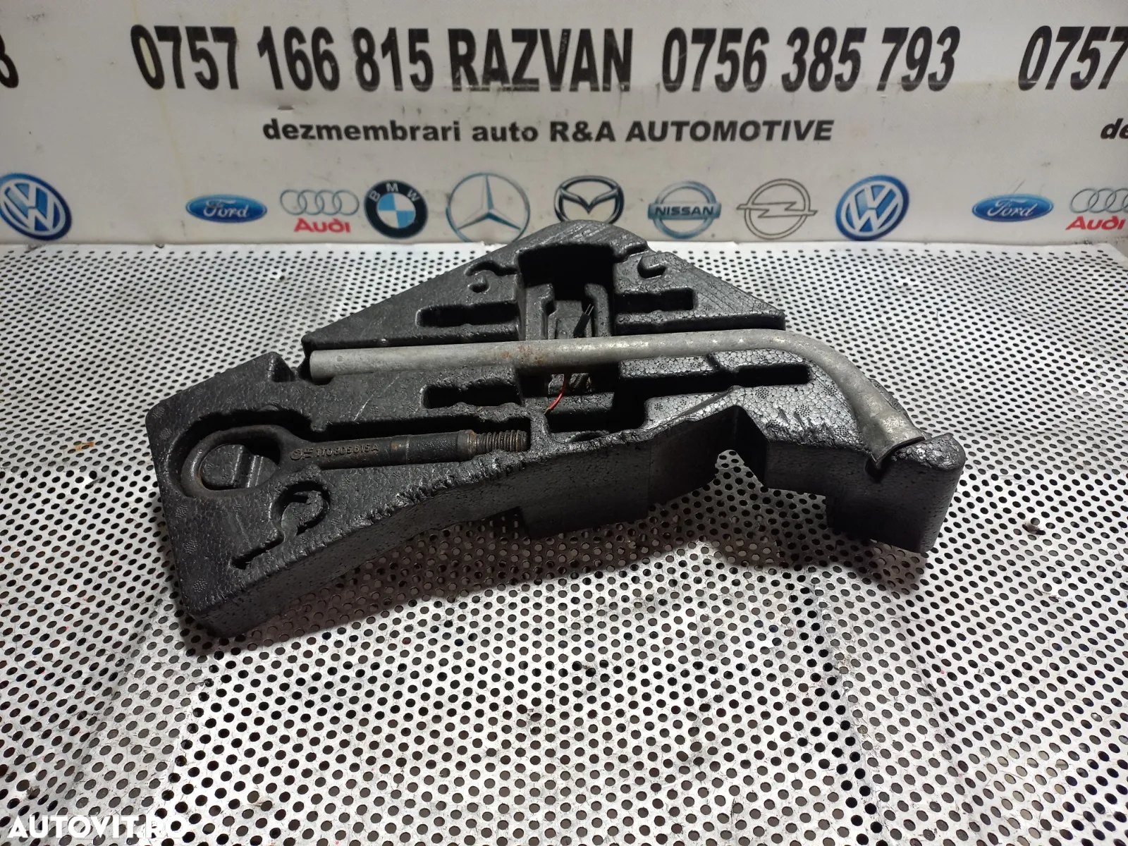 Suport Cheie De Roti Carlig Tractare Scule Audi Q7 4L 2006-2007-2008-2009-2010-2011-2012-2013-2014- - 3