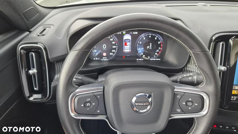 Volvo XC 40 T3 Geartronic Momentum Pro - 14