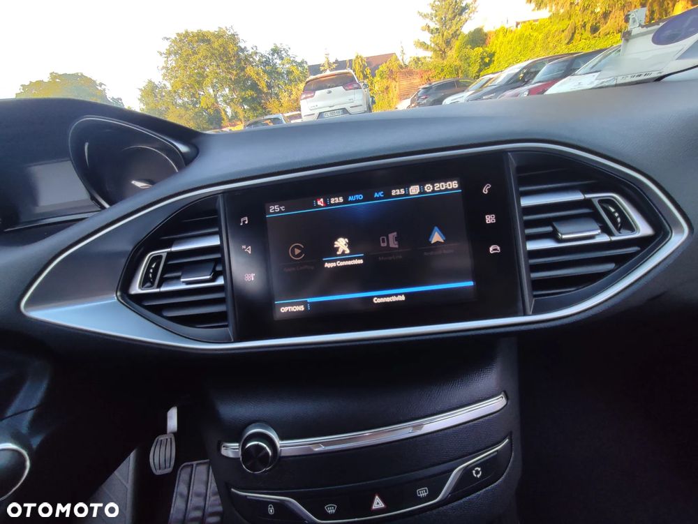 Peugeot 308 PureTech 130 GPF Stop & Start Allure Business-Paket - 30