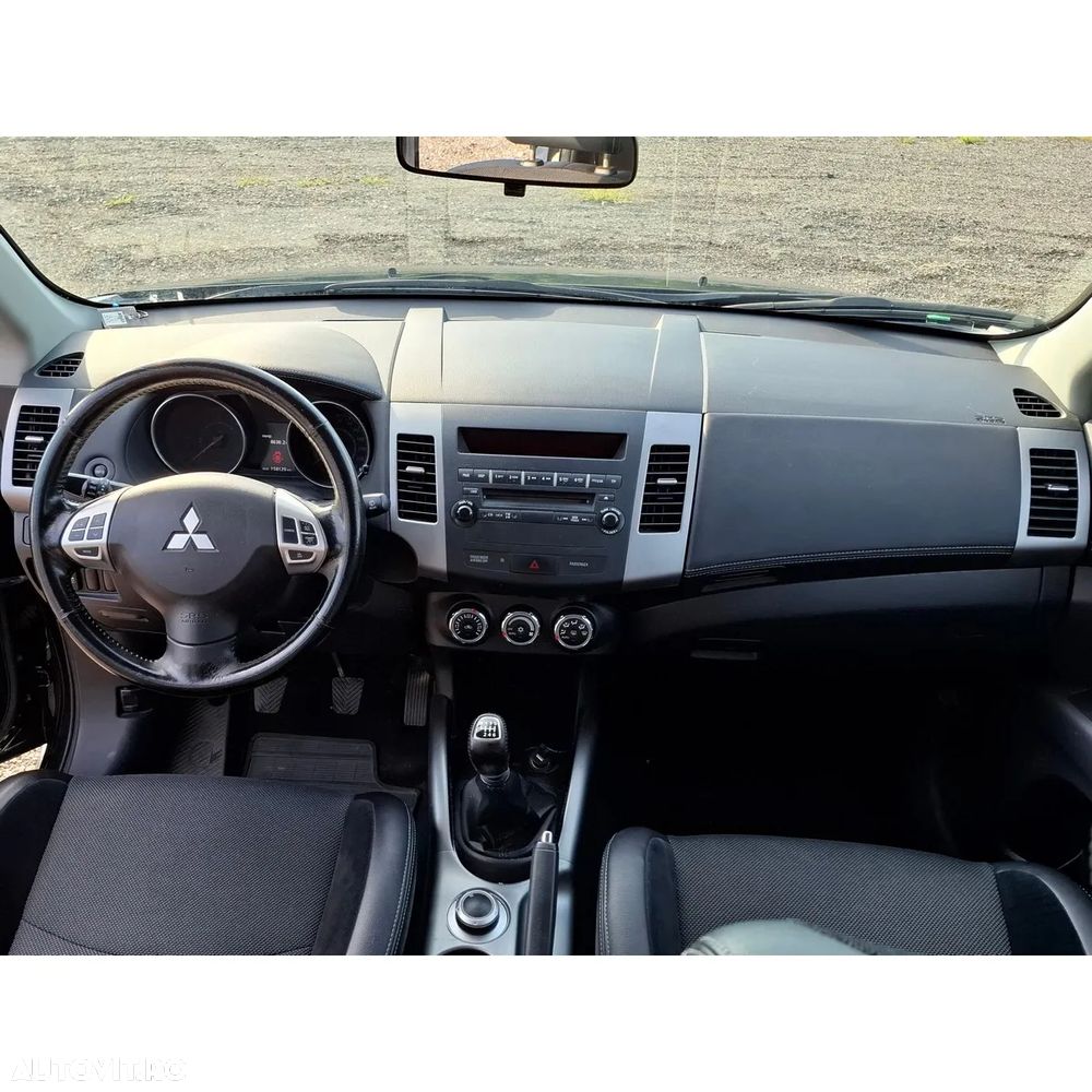 Mitsubishi Outlander 2.2 DI-D 4WD Intense A13 - 12