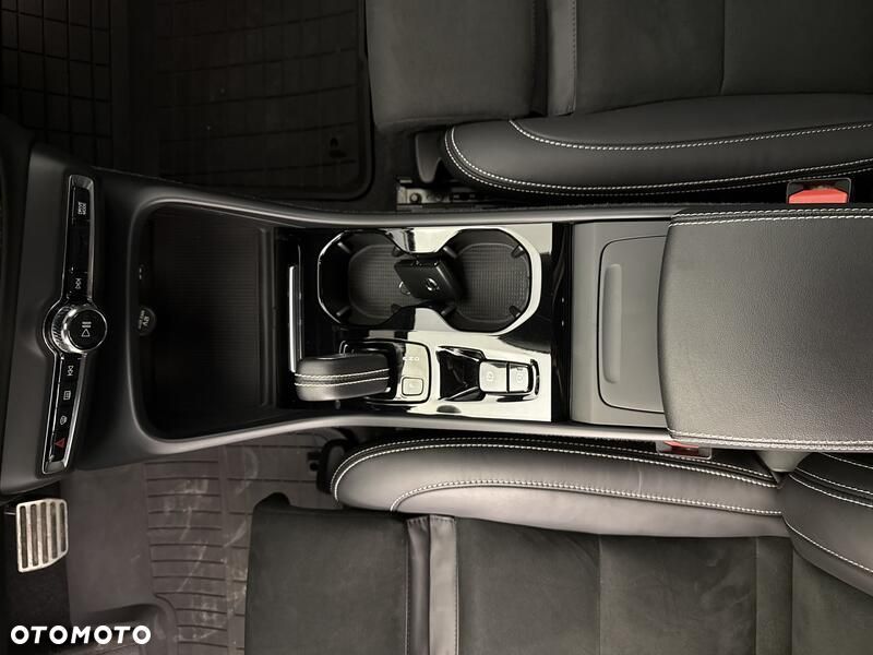 Volvo XC 40 B4 B AWD R-Design - 20