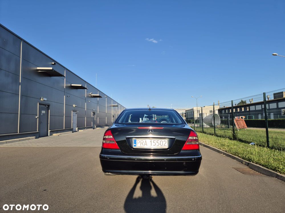 Mercedes-Benz E-Class 2004 photo 4