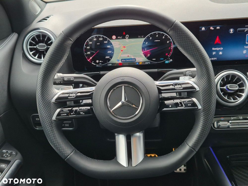 Mercedes-Benz GLA - 23