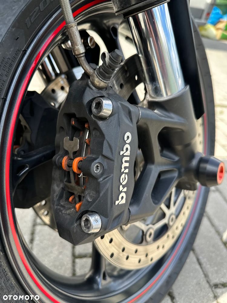 Triumph Street Triple - 10