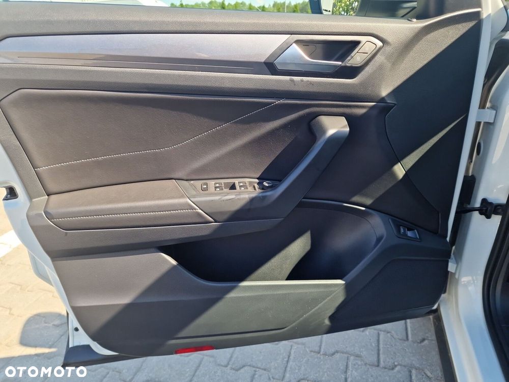 Volkswagen T-Roc - 13