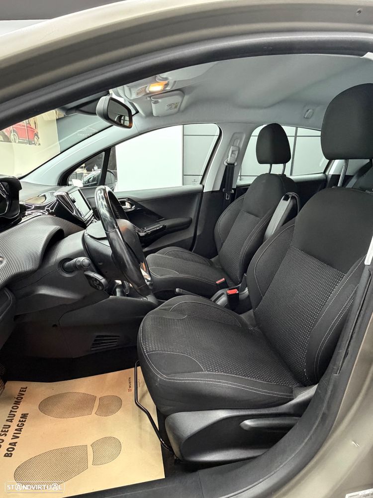 Peugeot 208 1.2 PureTech Allure EAT6 - 8