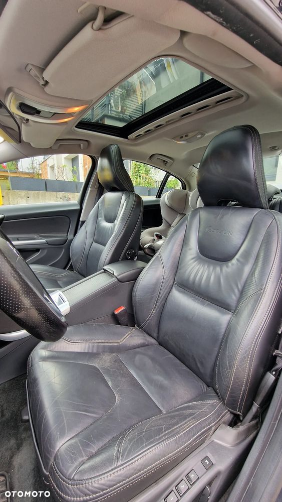 Volvo S60 D5 AWD R-Design - 11