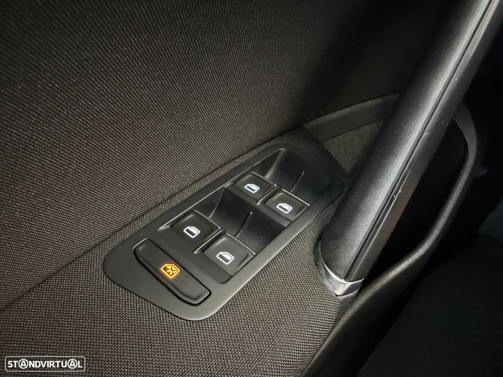 VW Golf Variant 1.6 TDi Highline - 30