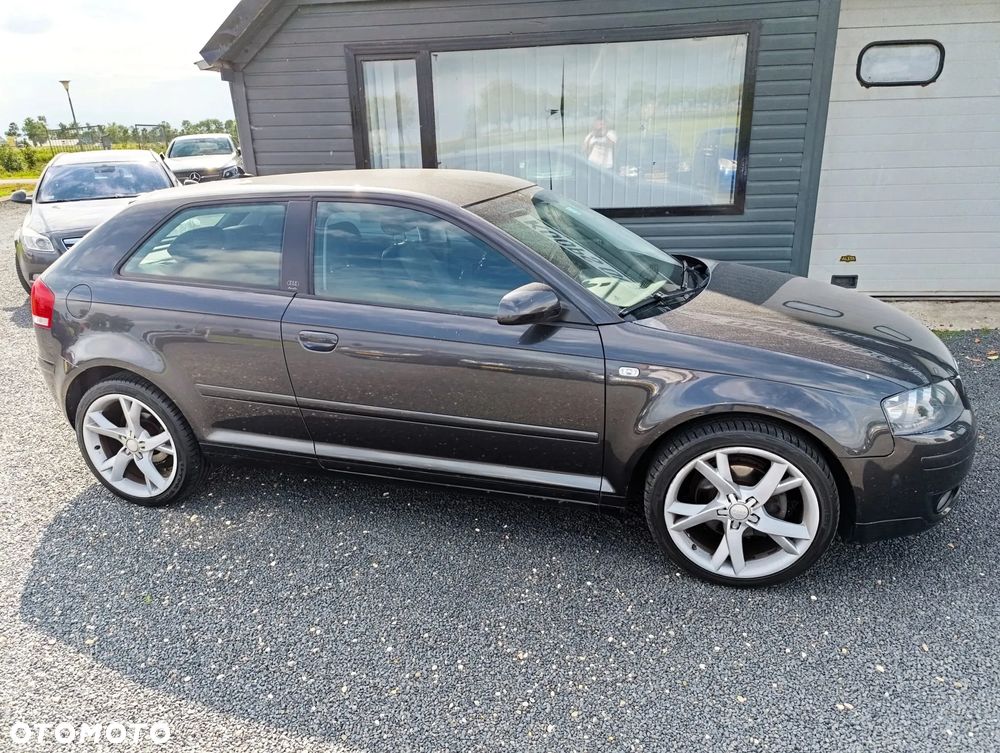 Audi A3 3-drzwiowe 2.0 FSI Ambiente - 1