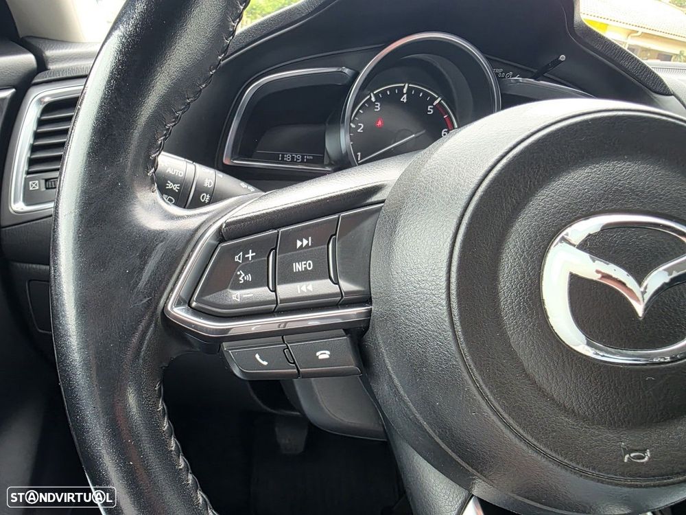 Mazda 3 Hatchback 1.5 Sky-D Excellence - 24