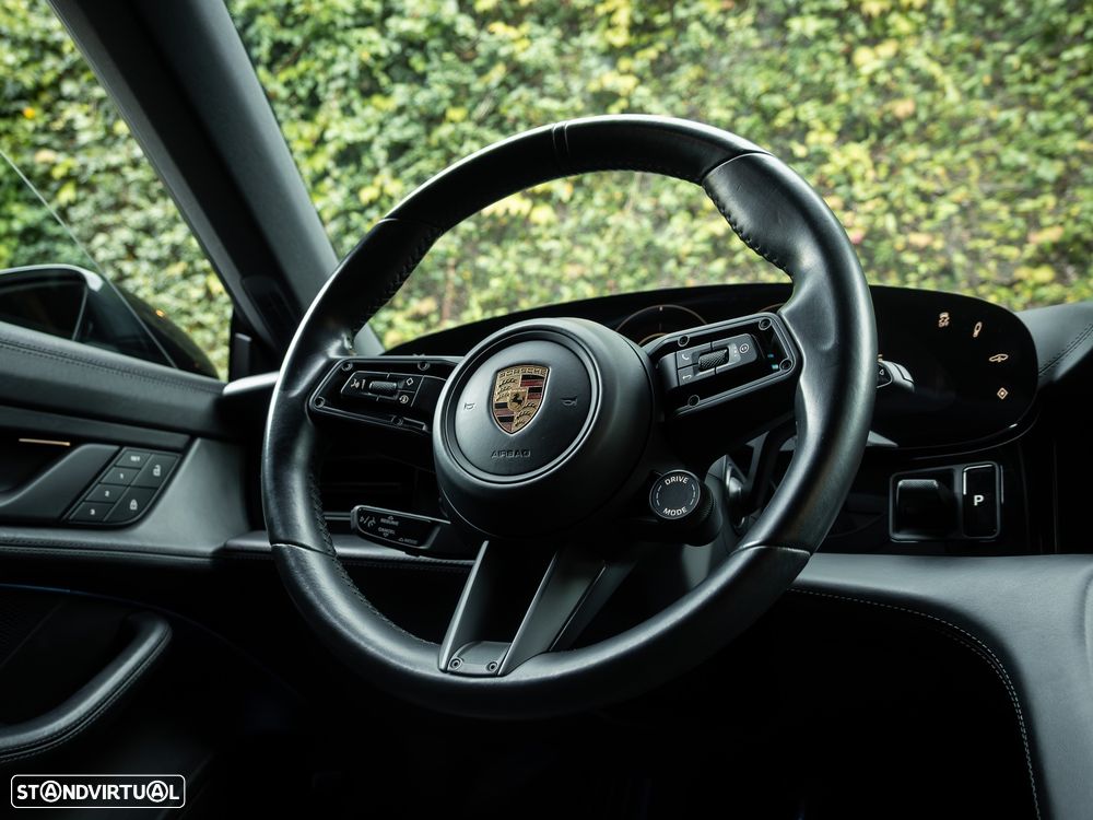 Porsche Taycan Cross Turismo 4S - 39