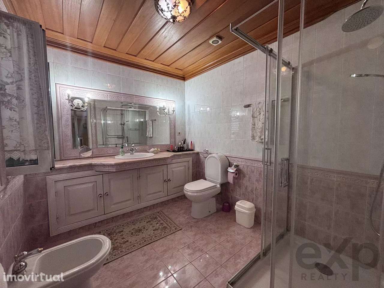 Moradia T5 de Charme no Coração de Vila Meã – Terreno com Potencial de - Grande imagem: 2/37